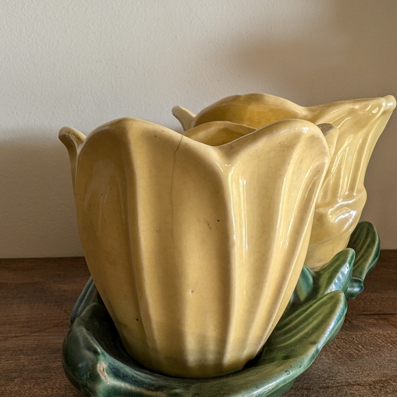Vintage McCoy Ceramic Double Planter Yellow Tulips and Swallow Midcentury - Picture 10 of 12